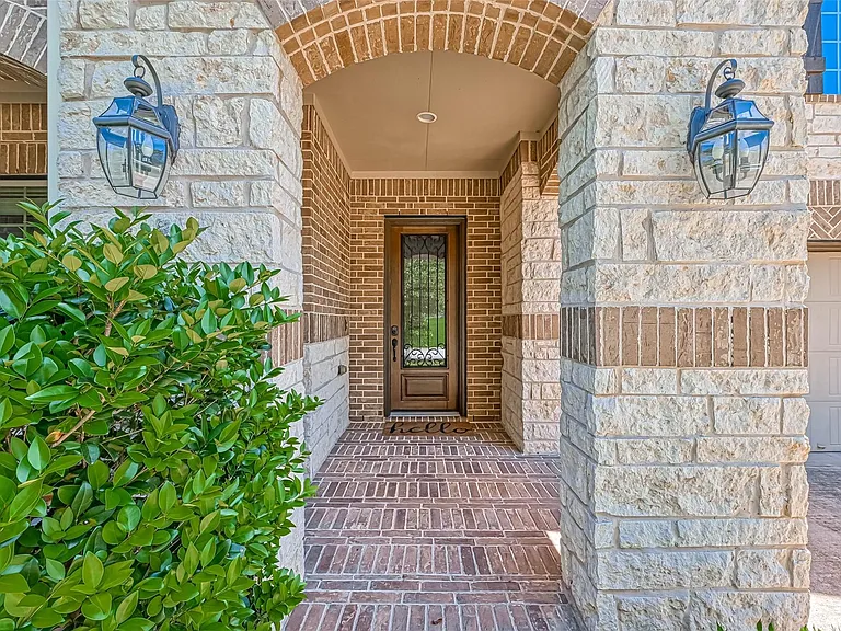 210 Hearthshire Cir — Photo 2