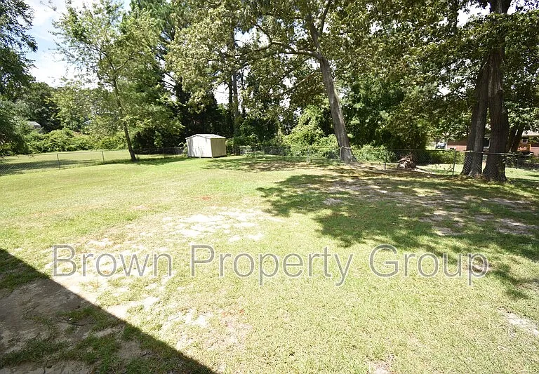 121 Sprucepine Dr — Photo 3