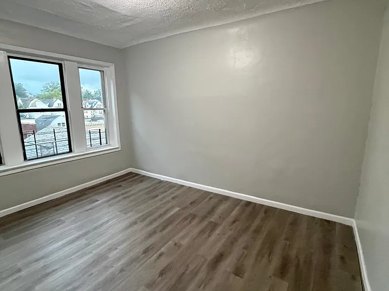 653 Mount Prospect Ave #4C — Photo 1