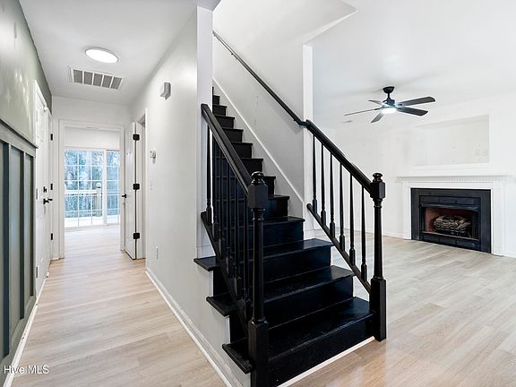 3rd image of 3025 Oakwood Drive