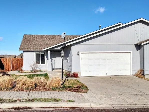 818 SE Strawberry Ln, Madras, OR 97741