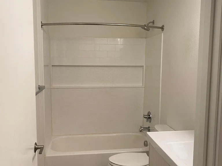 2000 SE Tacoma St #12 — Photo 12