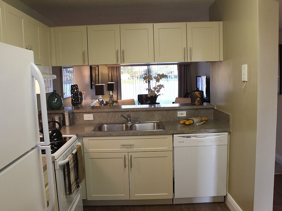 1st image of 9854 Nob Hill Ln