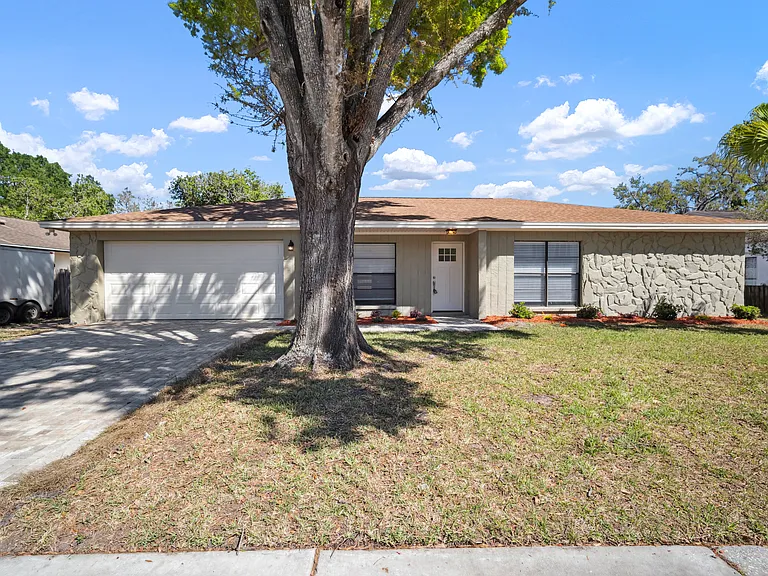 1218 Lornewood Dr — Photo 2