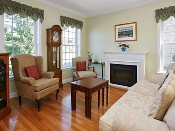 63 Chelsea St, Boston, MA 02129