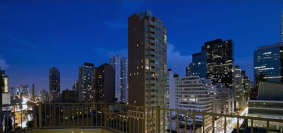 1st image of 1010 3rd Ave #18G