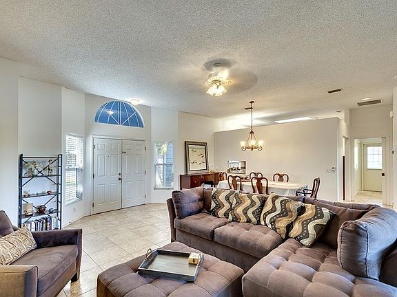 4th image of 8305 Cypress Lake Dr