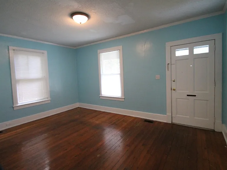338 Ebenezer Ave — Photo 2