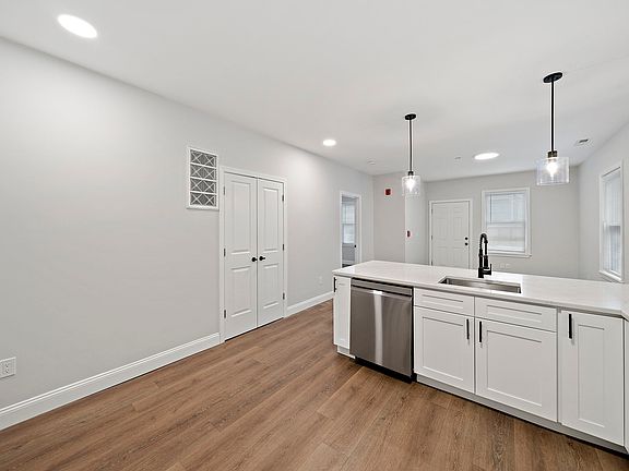 4th image of 22 Madison Ave APT 1