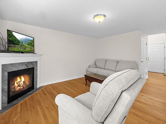 4th image of 53 Lancaster Rd Unit 10