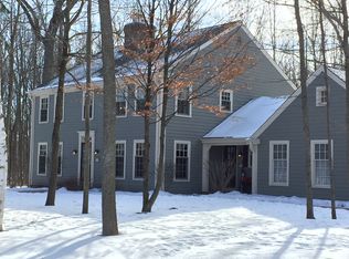 141 W White Oak Way, Mequon, WI 53092