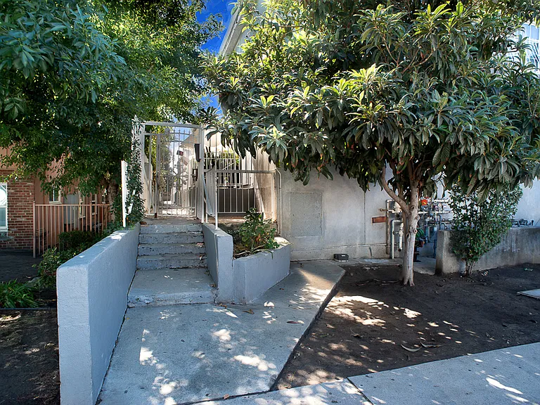 15920 Sherman Way #8 — Photo 6