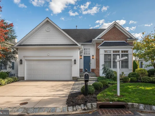 14 Your Host Cir, Cinnaminson, NJ 08077