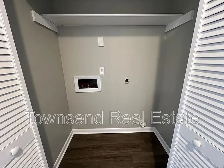 1437C Ireland Dr — Photo 7