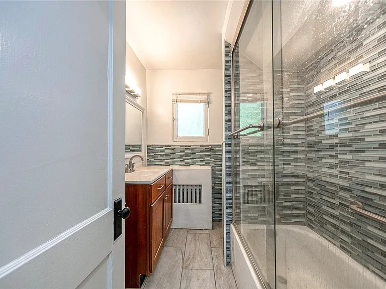 565 Ardmore Blvd — Photo 16
