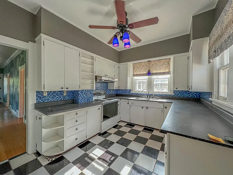 709 E 5th St #BUNGALOW — Photo 8