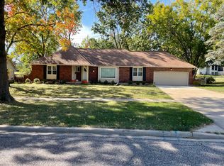 9212 Roe Ave, Prairie Village, KS 66207