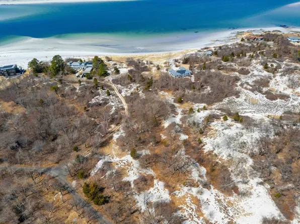 19 Two Penny Ln, Gloucester, MA 01930