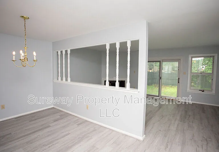 12 Grant Ln — Photo 5