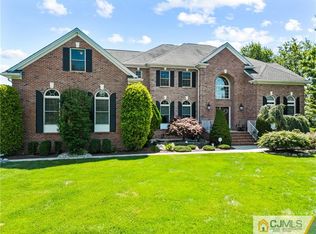 10 Woodmere Rd, Monroe Township, NJ 08831