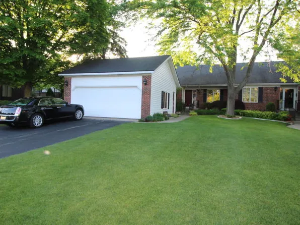 6317 Greenway Dr SE, Grand Rapids, MI 49546