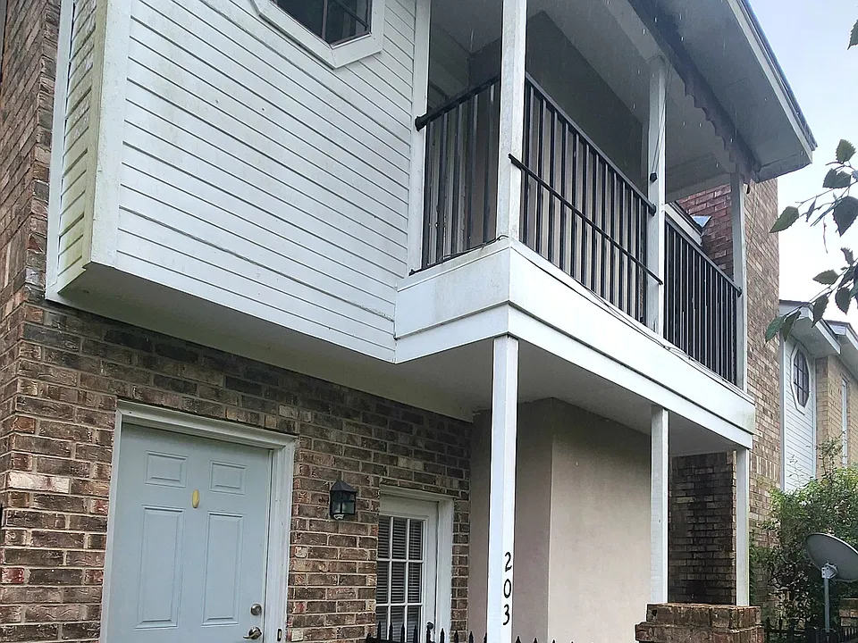 1620 Wellington Pl #302