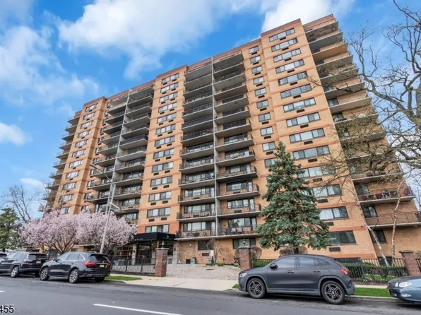 60 Parkway Dr #8E, East Orange City, NJ 07017