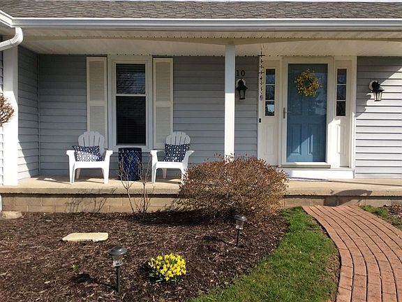 2nd image of 10 Canterbury Trl