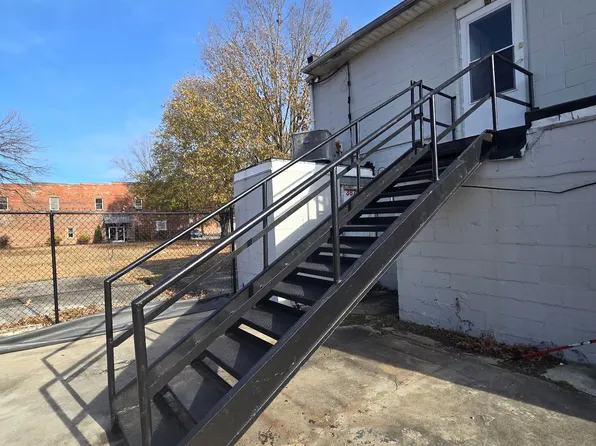 3870 S Main St, Farmville, NC 27828