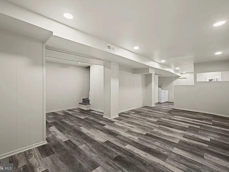3030 Windsor Ave — Photo 10
