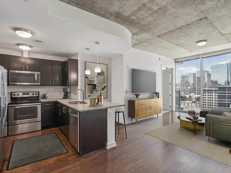 SkyHouse Buckhead — Photo 33