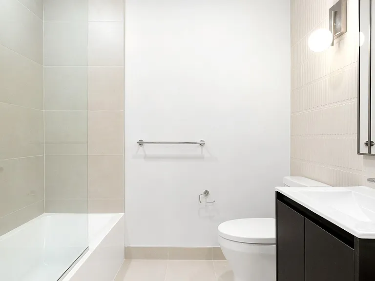 555 W 45th St #2B — Photo 10