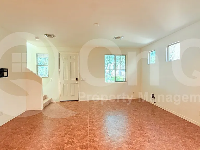 3706 S 57th Ln — Photo 2