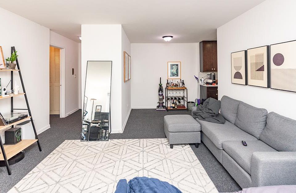 1st image of 526 W Aldine Ave #503