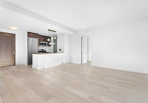3rd image of 212 W 72nd St #18A