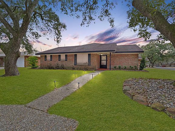 2nd image of 2201 Viking Ln