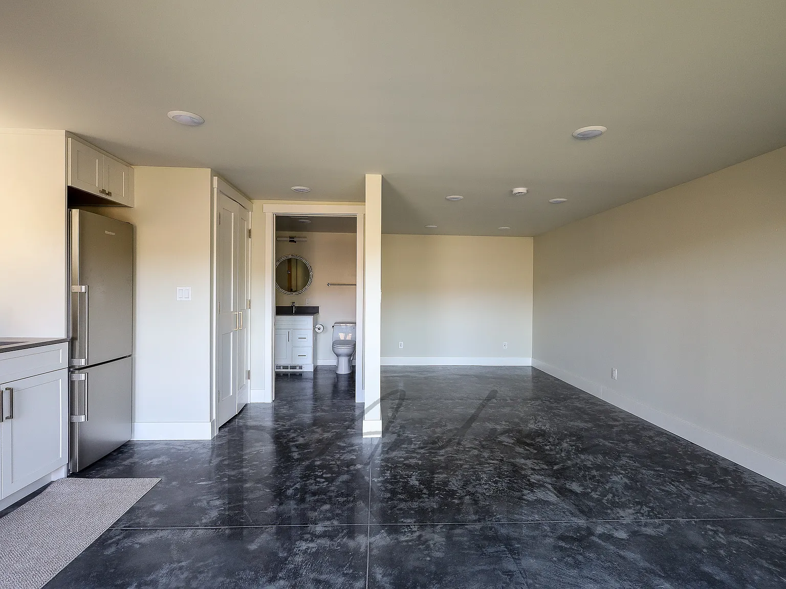 Studio, 400 sqft, $1,900 — Photo 2