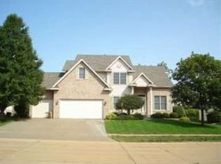 5123 Lockwood Dr, Bettendorf, IA 52722