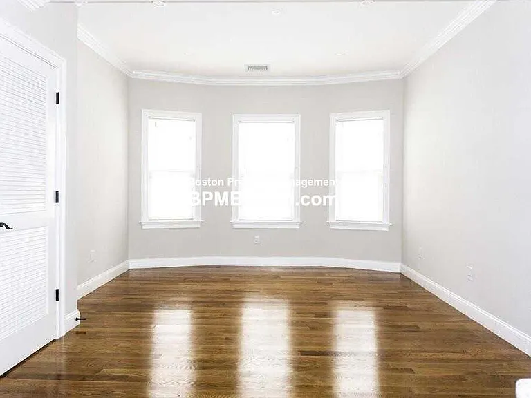 Woodside Ave — Photo 5