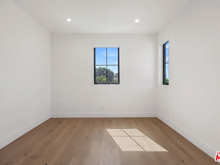 5917 Rhodes Ave — Photo 29