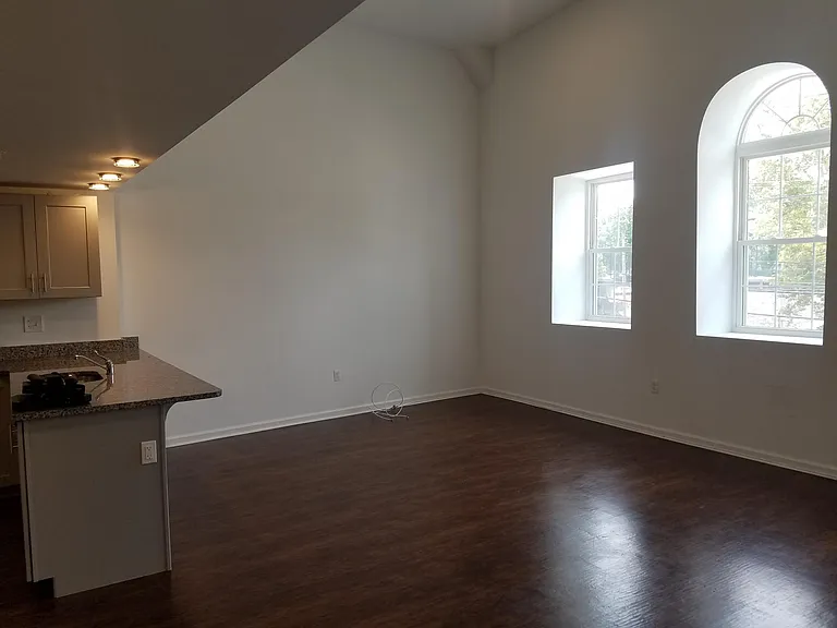2231 Bryn Mawr Ave #12 — Photo 9