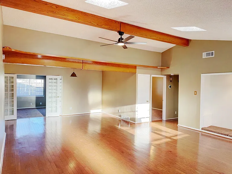 2837 Lowell Dr — Photo 9