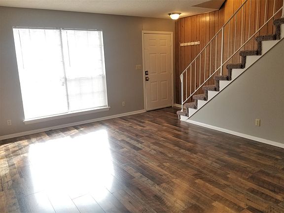 3rd image of 713 Woodvale Ave #B