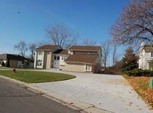 6652 Brookeshire Dr, West Bloomfield, MI 48322