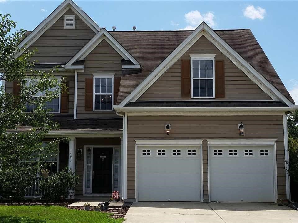 Your new home awaits you!  This lovely home has a fenced in backyard, walking distant to the community swimming pool, and located in Reynolds Mill Subdivision.