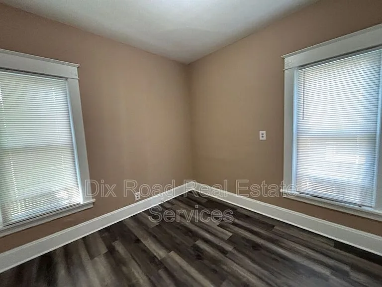 708 Elwood St — Photo 17