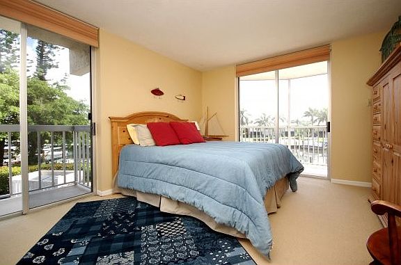 3rd image of 901 Huron Ct #2