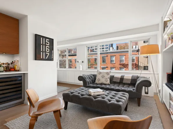 2 Charlton Street 4C image 1 of 7