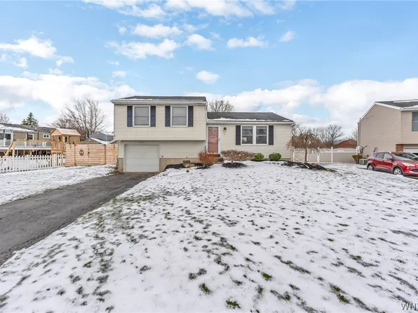 6756 White Ct, Derby, NY 14047