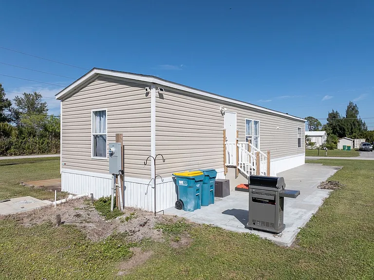 27851 Roanoke Cir — Photo 15